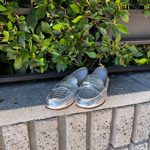 Veronica Beard Women's Penny Woven Metallic Leather Loafer - excellent condition - Picture 2 of 5